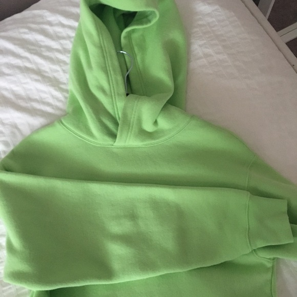 CROP ARITZIA HOODIE - Picture 2 of 3
